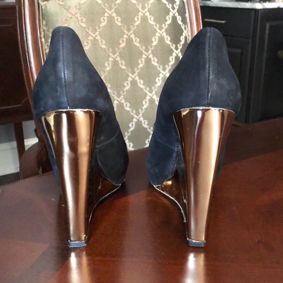 Sergio Zelcer black wedge with gold heel - Picture 2 of 6